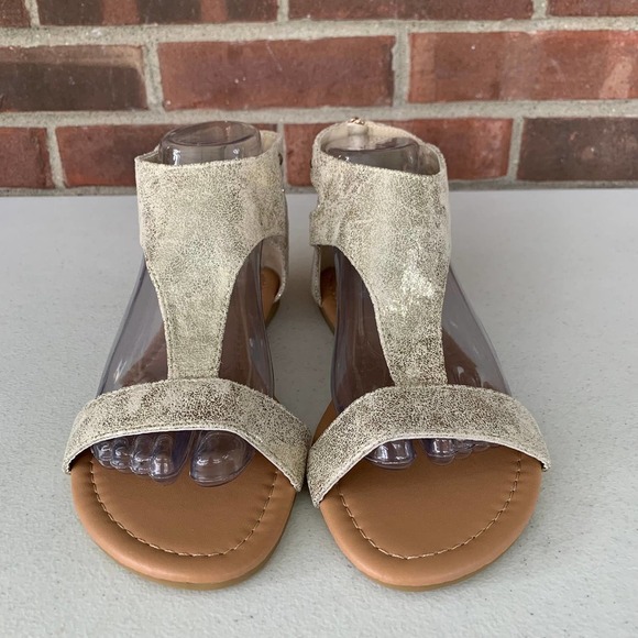 Journee Collection Gold Back zip T-Strap Flat Sandals Women's US 7.5 NEW - Picture 3 of 8